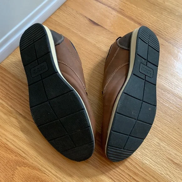 Like new Brown dress shoes - Picture 3 of 5